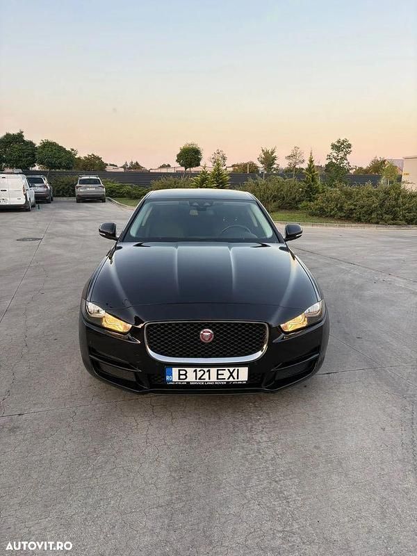 Culoarenegru Utilizat 2018 Jaguar XE Prestige Berlinǎ | 11.000 EUR (Super Preț) - Imagine 1/4