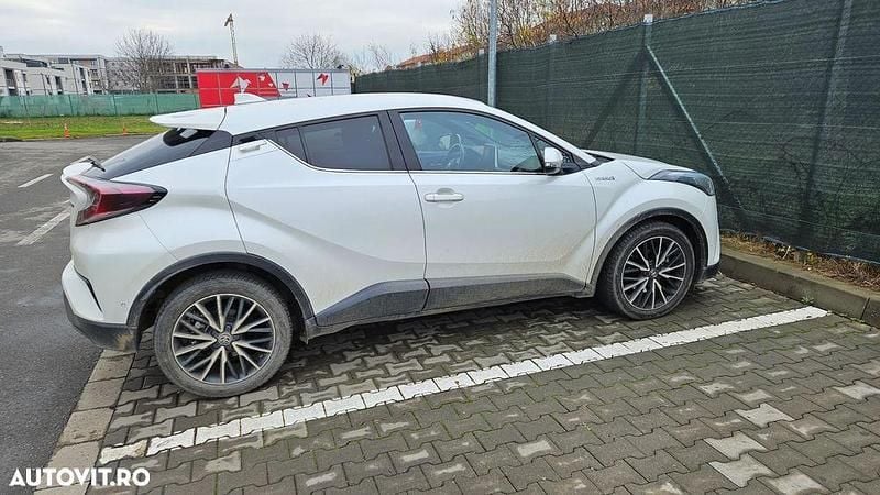 Second-hand Toyota C-HR 122 CP (89 kW) 2017 Culoarealb SUV