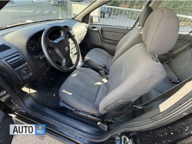 Negru Utilizat 2006 Opel Astra Hatchback | 2.200 EUR (Preț OK) - Imagine 1/4