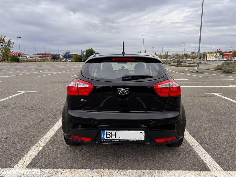 Second-hand Kia Rio Base 85 CP (62 kW) 2012 Culoarenegru
