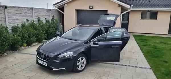 Culoarenegru Utilizat 2016 Volvo V40 R-Design Break | 7.199 EUR (Super Preț) - Imagine 1/4