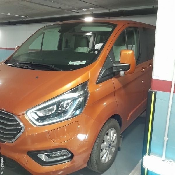 Portocaliu Utilizat 2019 Ford Tourneo Custom Van | 42.000 EUR - Imagine 1/4