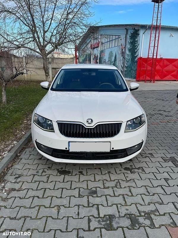 Culoarealb Utilizat 2017 Skoda Octavia Ambition Berlinǎ | 9.800 EUR (Preț bun) - Imagine 1/4