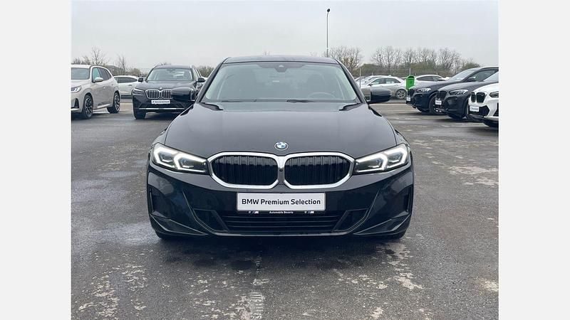 Second-hand BMW 318 Shadowline 156 CP (114 kW) 2024 Negru sapphire metalizat Berlinǎ