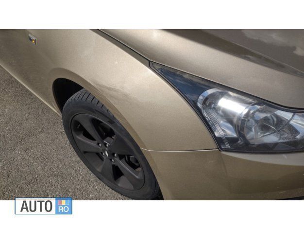 Second-hand Chevrolet Cruze 113 CP (83 kW) 2010 Auriu Berlinǎ