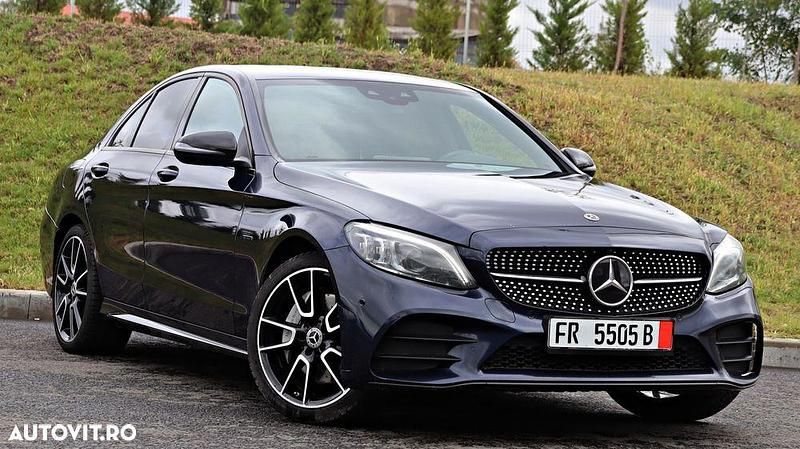 Culoarealbastru Utilizat 2020 Mercedes C300e AMG line Berlinǎ | 25.990 EUR - Imagine 1/4