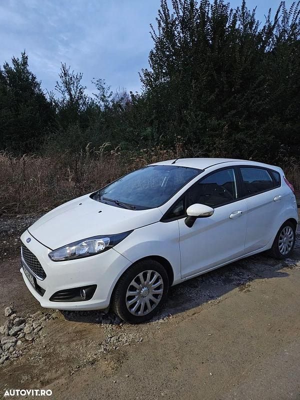 Second-hand Ford Fiesta 100 CP (73 kW) 2017 Culoarealb