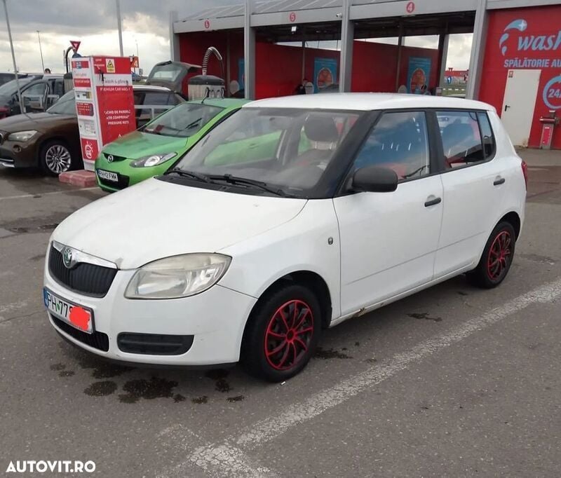 Alb Utilizat 2009 Skoda Fabia Active Hatchback | 1.400 EUR (Preț bun) - Imagine 1/4