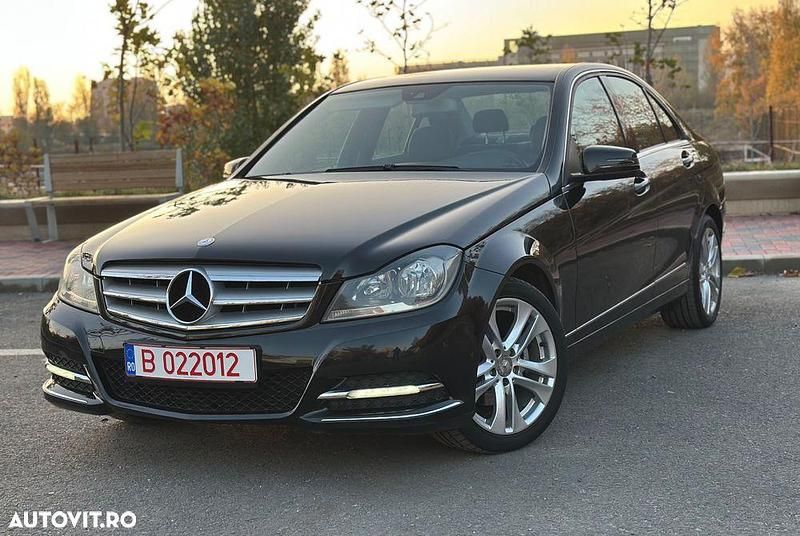 Culoarenegru Utilizat 2012 Mercedes C200 Avantgarde Berlinǎ | 7.900 EUR (Super Preț) - Imagine 1/4