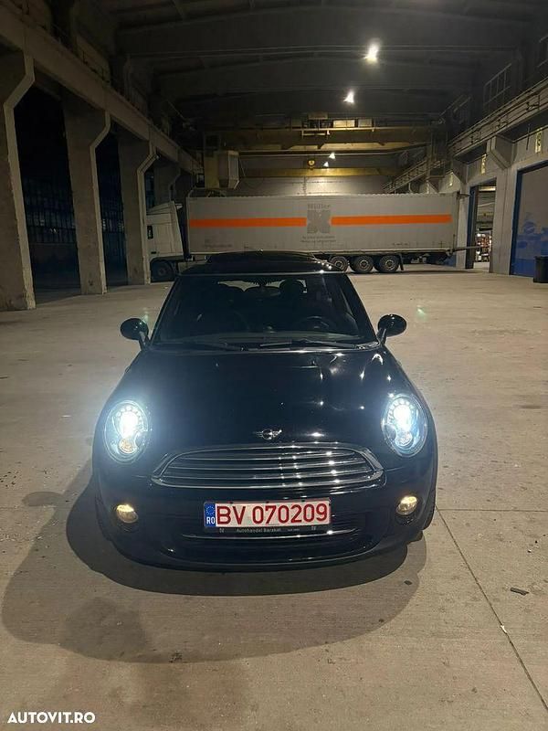 Culoarenegru Utilizat 2011 Mini Cooper Hatchback | 10.400 EUR - Imagine 1/4