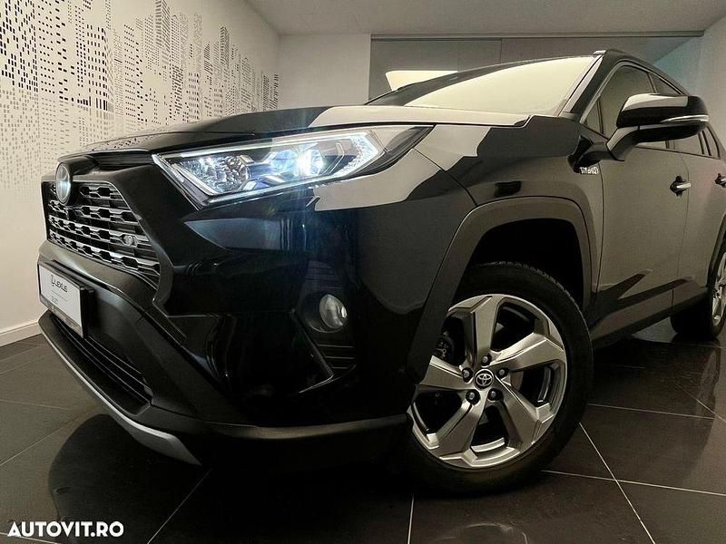 Second-hand Toyota RAV4 Hybrid 218 CP (160 kW) 2021 Culoarenegru SUV