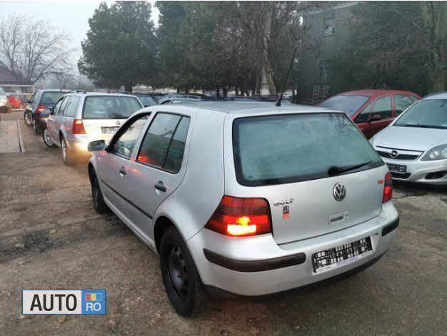 Argintiu Utilizat 2001 VW Golf IV Berlinǎ | 1.699 EUR (Preț OK) - Imagine 1/4