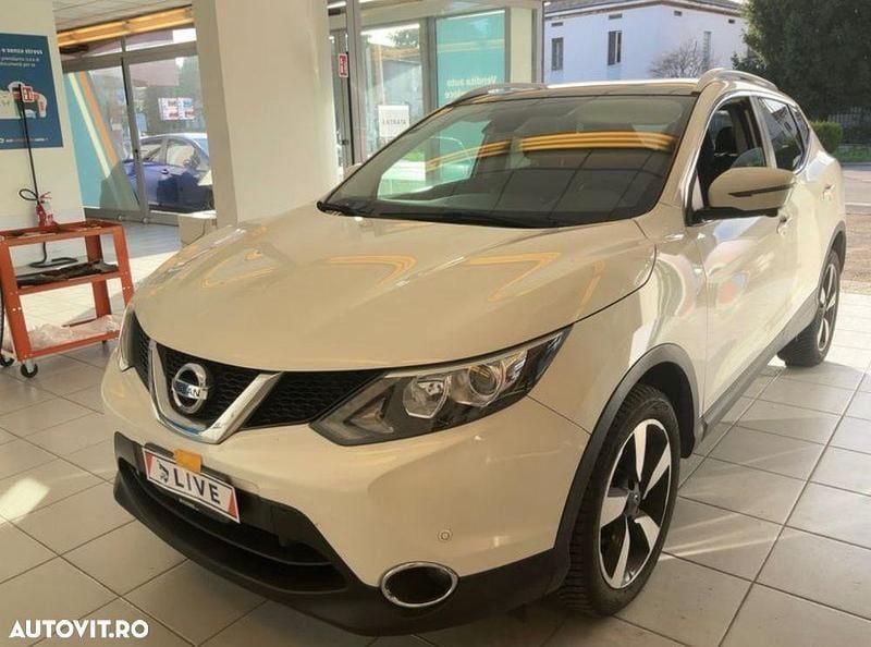 Culoarealb Utilizat 2015 Nissan Qashqai N-Connecta SUV | 9.999 EUR (Preț bun) - Imagine 1/4