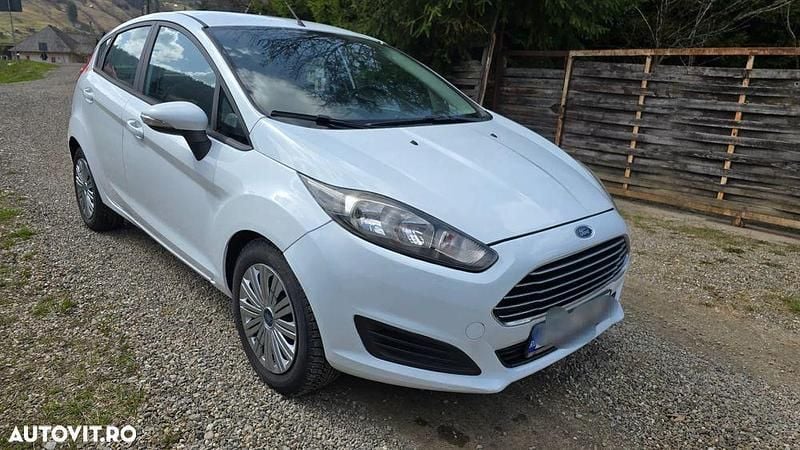 Alb Utilizat 2015 Ford Fiesta Titanium Hatchback | 4.800 EUR (Preț OK) - Imagine 1/4