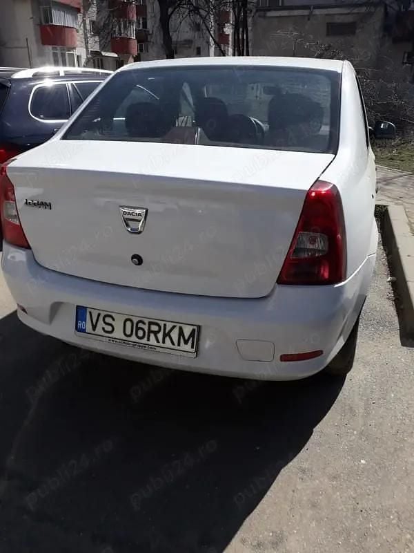 Second-hand Dacia Logan 75 CP (55 kW) 2011 Alb Berlinǎ