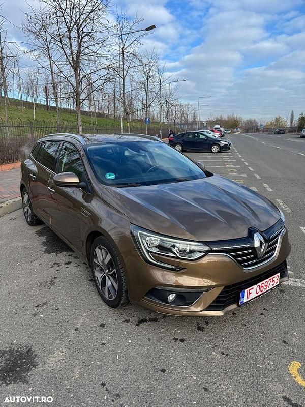 Second-hand Renault Mégane GrandTour Bose Edition 132 CP (97 kW) 2017 Culoaremaro Break