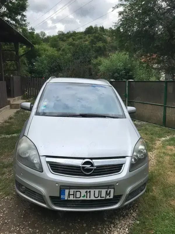 Utilizat 2006 Opel Zafira Monovolum | 1.350 EUR (Preț bun) - Imagine 1/4