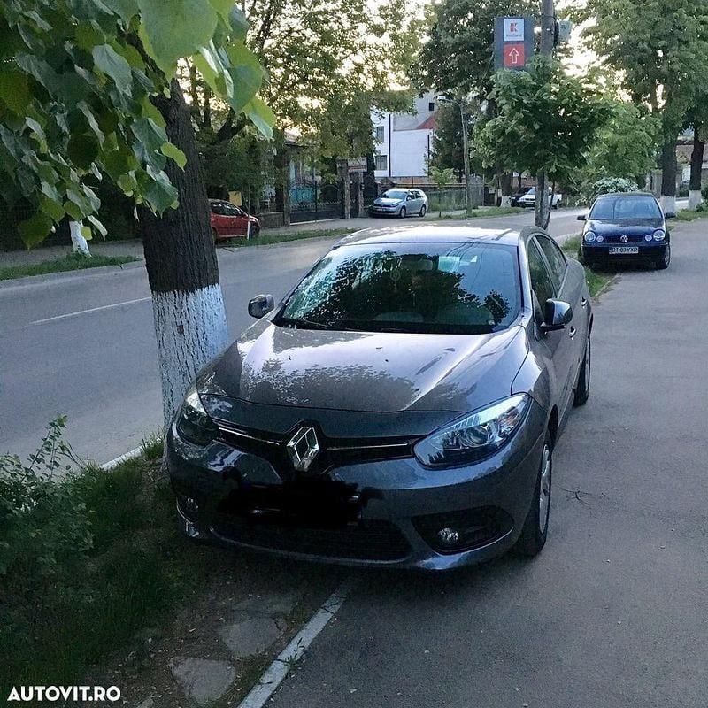 Culoaregri Utilizat 2014 Renault Fluence Dynamique Berlinǎ | 5.500 EUR (Preț bun) - Imagine 1/4