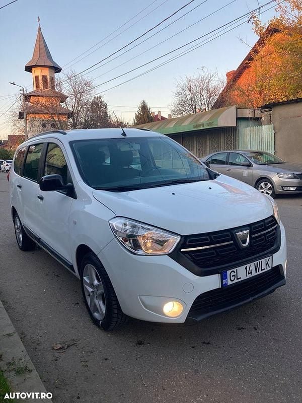 Second-hand Dacia Lodgy Lauréate 115 CP (84 kW) 2021 Culoarealb Monovolum