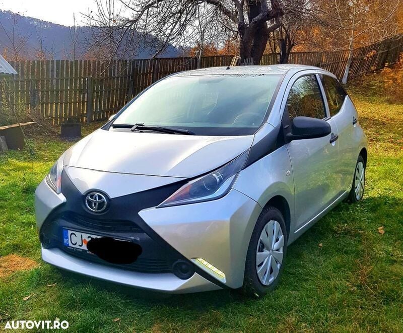 Gri Utilizat 2016 Toyota Aygo Hatchback | 6.500 EUR (Preț OK) - Imagine 1/4