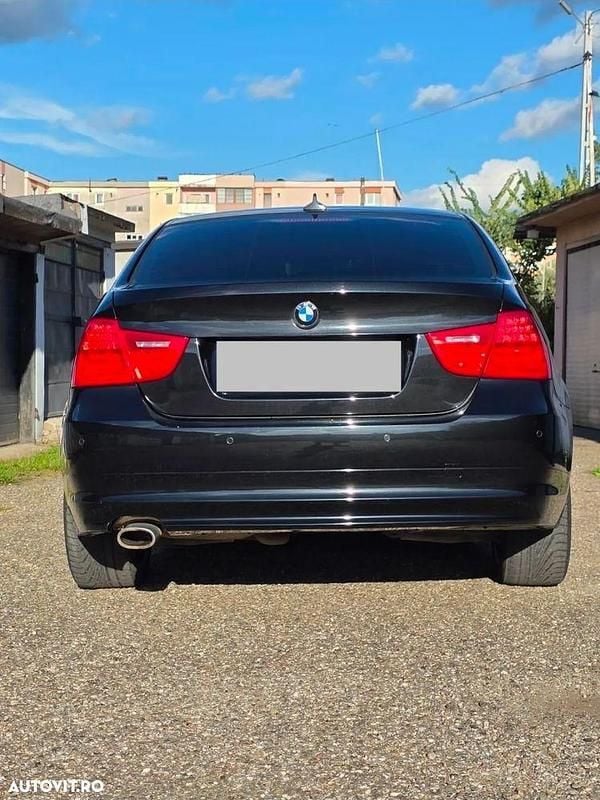 Second-hand BMW 320 Sport Line 177 CP (130 kW) 2009 Culoarenegru Berlinǎ