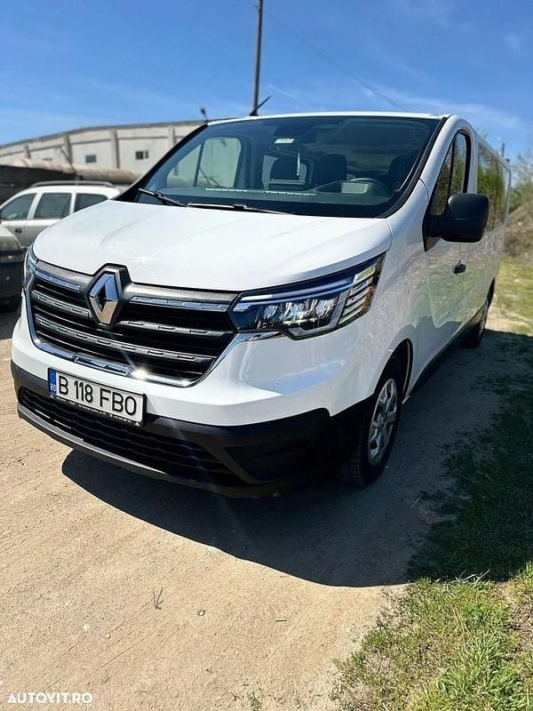 Second-hand Renault Trafic Life 110 CP (80 kW) 2023 Culoarealb Monovolum