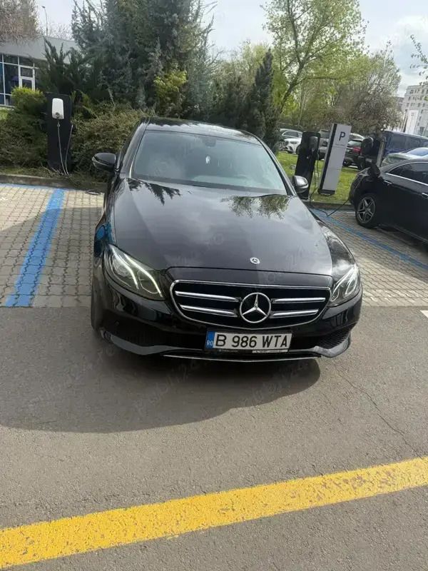 Utilizat 2020 Mercedes E200 AMG Berlinǎ | 26.000 EUR - Imagine 1/4