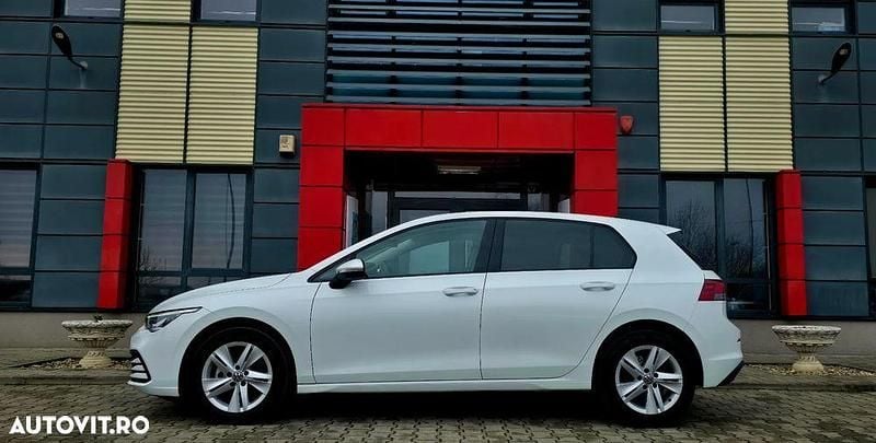 Second-hand VW Golf VIII Life 116 CP (85 kW) 2023 Culoarealb