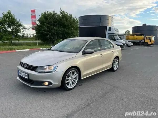Utilizat 2013 VW Jetta Berlinǎ | 4.650 EUR (Preț bun) - Imagine 1/4