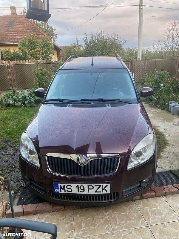 Second-hand Skoda Roomster Style 105 CP (77 kW) 2009 Culoarerosu Monovolum