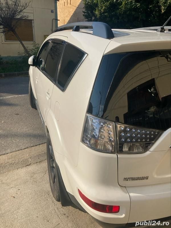 Second-hand Mitsubishi Outlander 156 CP (114 kW) 2011 Alb SUV