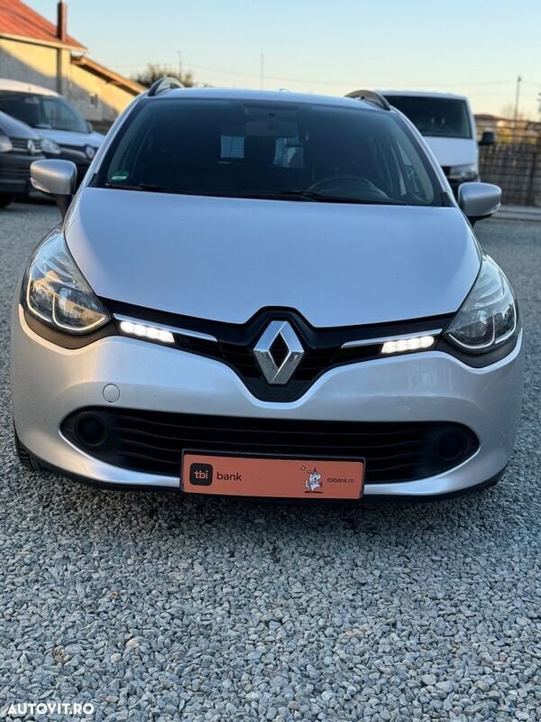 Argint Utilizat 2015 Renault Clio GrandTour Bose Edition Break | 5.250 EUR (Preț OK) - Imagine 1/4