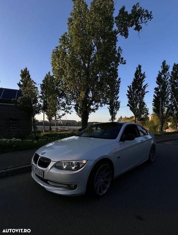 Alb Utilizat 2011 BMW 320 Coupe | 6.500 EUR (Preț bun) - Imagine 1/4