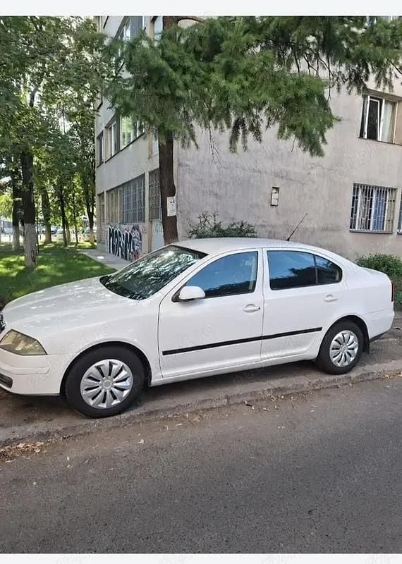 Alb Utilizat 2007 Skoda Octavia Berlinǎ | 1.700 EUR (Super Preț) - Imagine 1/4