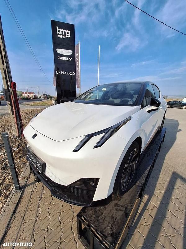 Nouă Lynk & Co 02 200 kW (272 CP) 2025 Culoarealb SUV