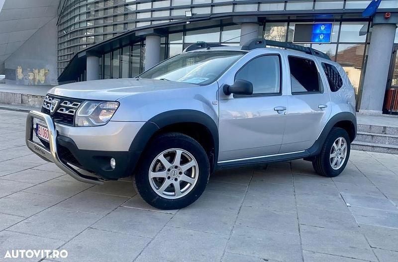 Culoareargint Utilizat 2015 Dacia Duster Lauréate SUV | 7.000 EUR (Super Preț) - Imagine 1/4