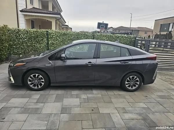 Second-hand Toyota Prius Plug-in Hybrid Comfort 122 CP (89 kW) 2018 Hatchback