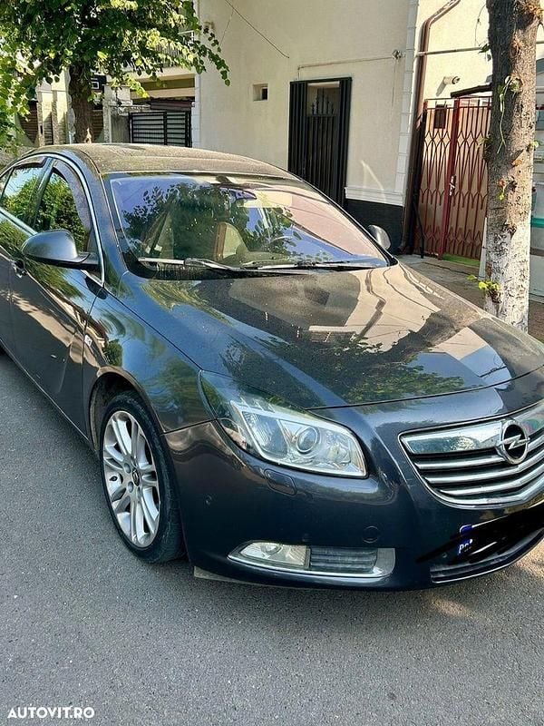 Culoaregri Utilizat 2010 Opel Insignia Edition Hatchback | 3.399 EUR (Super Preț) - Imagine 1/4