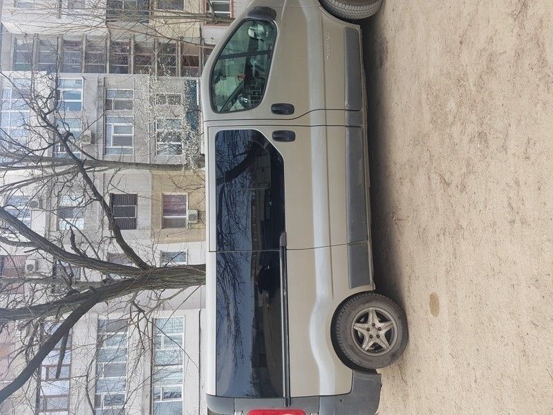 Gri Utilizat 2008 Renault Trafic Van | 6.800 EUR (Preț OK) - Imagine 1/4