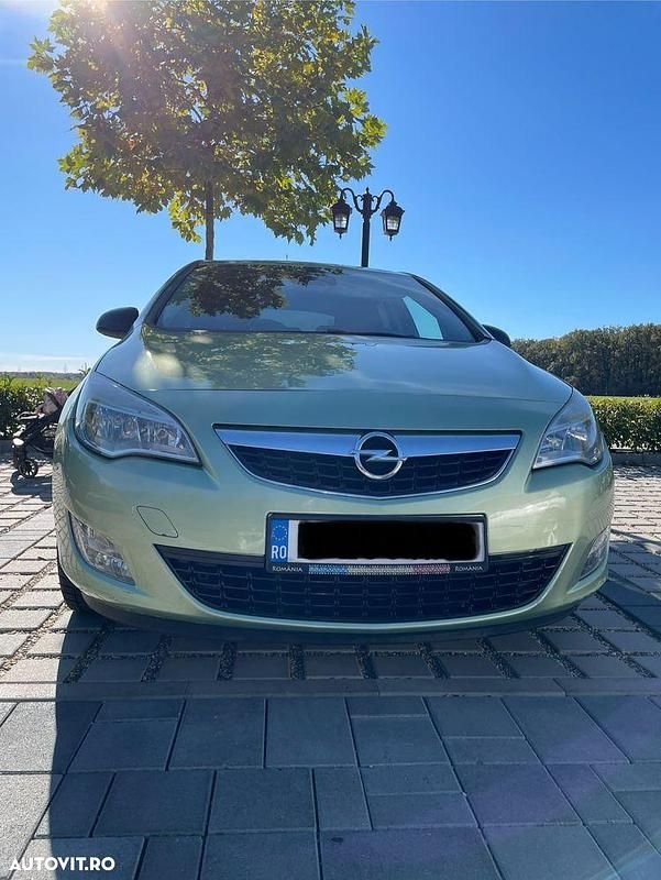 Culoareverde Utilizat 2010 Opel Astra Enjoy Hatchback | 4.450 EUR (Puțin scump) - Imagine 1/4