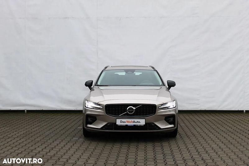 Nouă Volvo V60 Plus 197 CP (144 kW) 2025 Culoarebej Break