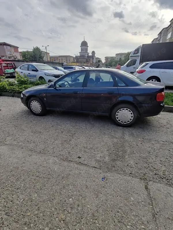 Second-hand Audi A4 100 CP (73 kW) 1995 Berlinǎ