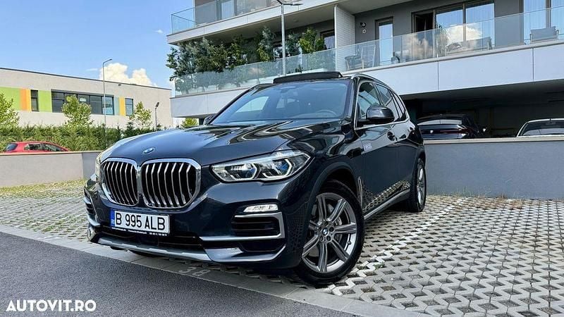 Gri Utilizat 2021 BMW X5 SUV | 45.500 EUR (Super Preț) - Imagine 1/4