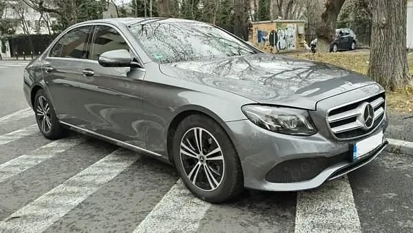 Gri Utilizat 2018 Mercedes E220 Avantgarde Berlinǎ | 28.800 EUR (Scump) - Imagine 1/4