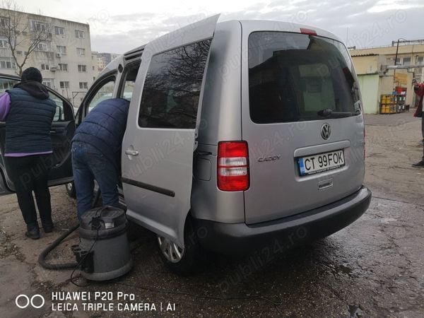 Second-hand VW Caddy Life 105 CP (77 kW) 2012 Argintiu Monovolum
