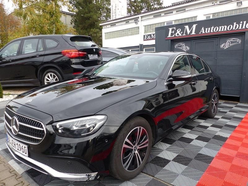 Utilizat 2022 Mercedes E220 Avantgarde | 43.172 EUR (Scump) - Imagine 1/1