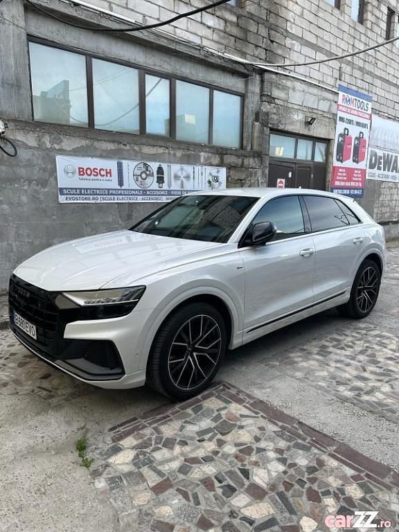 Alb Utilizat 2022 Audi Q8 Sport SUV | 60.000 EUR - Imagine 1/4