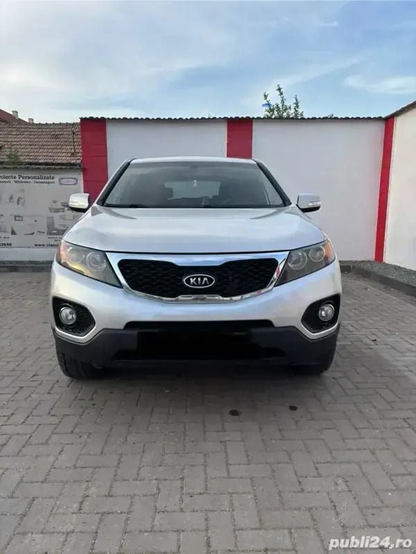 Gri Utilizat 2010 Kia Sorento SUV | 9.150 EUR - Imagine 1/4