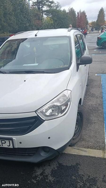 Culoarealb Utilizat 2016 Dacia Lodgy Monovolum | 6.600 EUR (Puțin scump) - Imagine 1/4