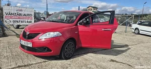 Argintiu Utilizat 2018 Lancia Ypsilon Hatchback | 6.500 EUR - Imagine 1/4